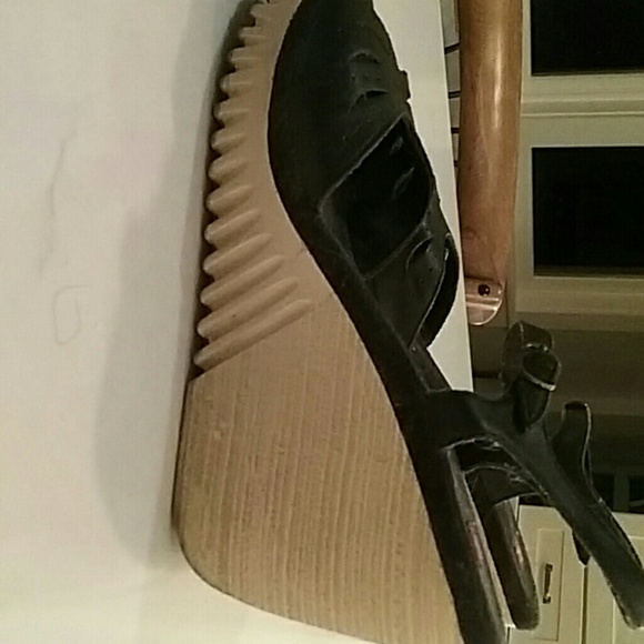 Shoes - Picture 3 of 5